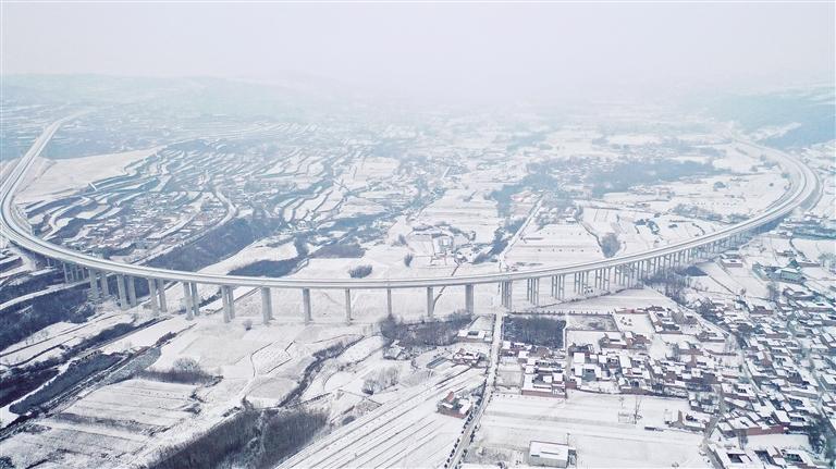 雪落山乡景如画