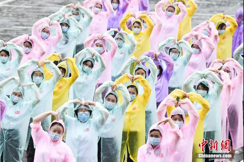 杨华峰 摄 点击进入下一页