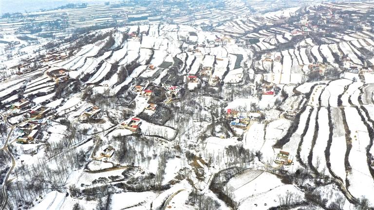 临夏州和政县陈家集镇拍摄到的雪景