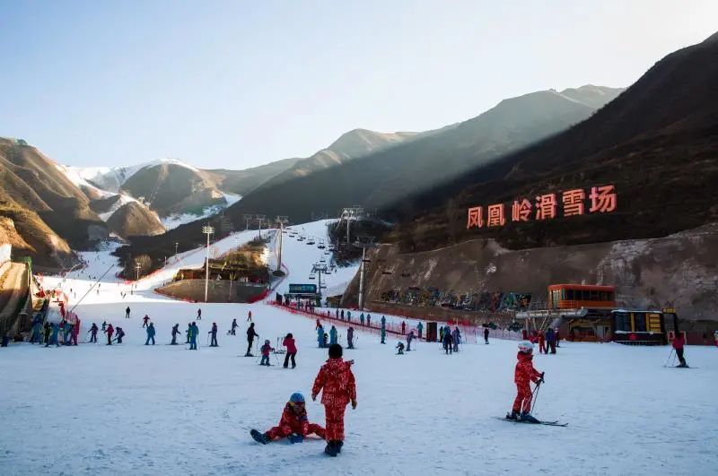 永靖县凤凰岭滑雪场.jpg 图片