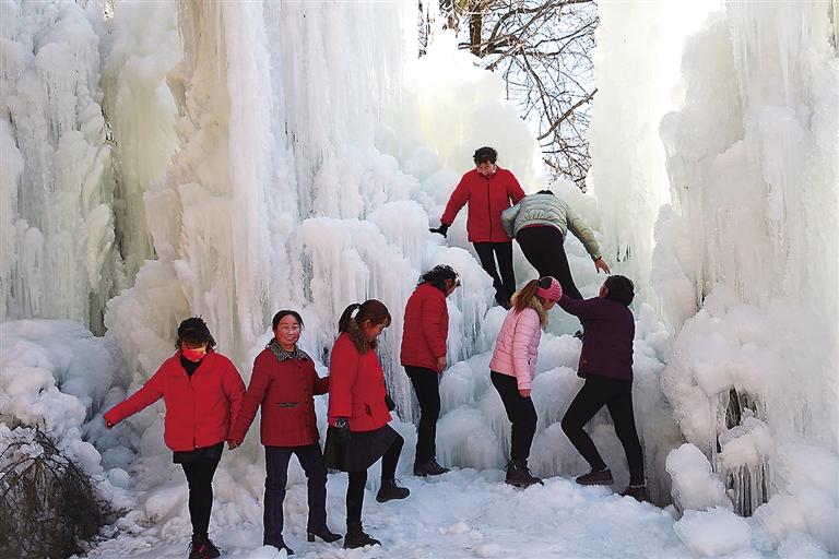 临夏州康乐县各冰雪景点迎来旅游热潮