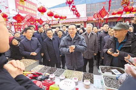 李克强在甘肃考察时强调 保障基本民生 办好民生实事 在发展中提高各族群众生活水平