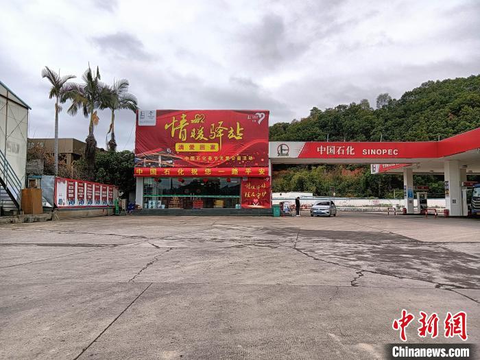 梧州市东出口春运服务站内没有返乡摩托车停靠休息。 邓永峰 摄 梧州市东出口春运服务站内没有返乡摩托车停靠休息。 邓永峰 摄
