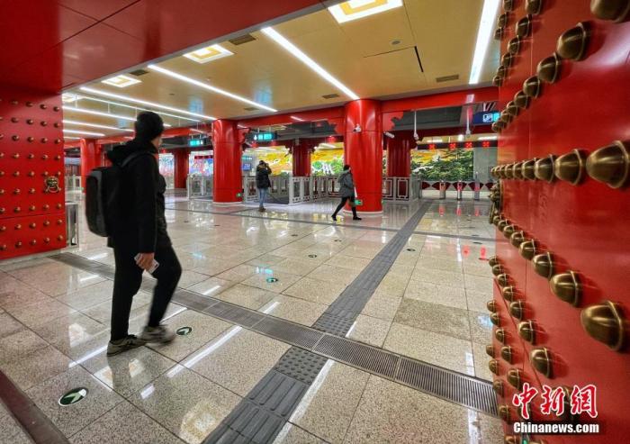 图为北京地铁8号线前门站。<a target='_blank' data-cke-saved-href='/' href='/' >中新网</a>记者 李霈韵 摄 点击进入下一页