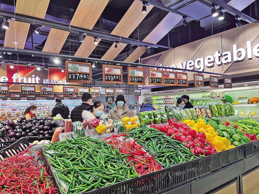 庆阳西峰：城区各大超市蔬菜供应充足 