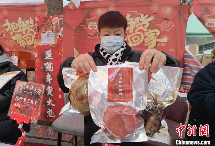 图为商家出售兰州糟肉。 刘玉桃 摄 图为商家出售兰州糟肉。 刘玉桃 摄