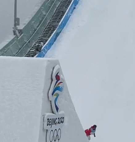 1645147338970511.gif GIF.gif