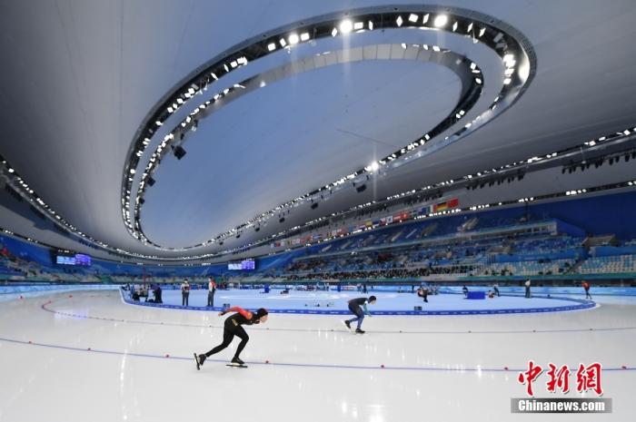 资料图:2月5日,北京2022年冬奥会速度滑冰女子3000米决赛在国家速滑馆“冰丝带”举行。<a target='_blank' data-cke-saved-href='/' href='/'>中新社</a>记者 李骏 摄 点击进入下一页