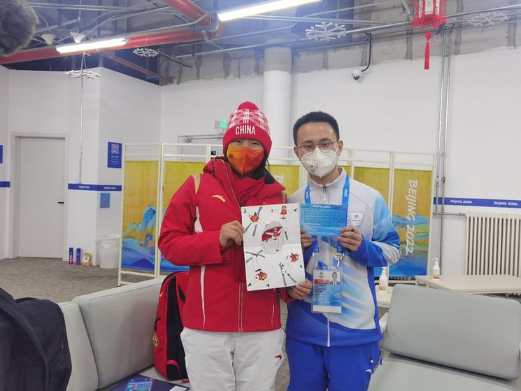 摩纳哥亲王、萨马兰奇为他们点赞!冬奥颁奖广场上这些身影值得铭记 摩纳哥亲王、萨马兰奇为他们点赞!冬奥颁奖广场上这些身影值得铭记