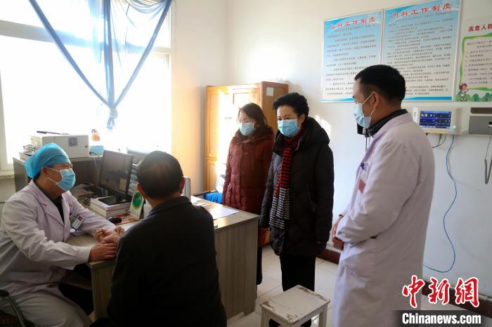 全国政协委员戴秀英:村医越来越少,出路在哪?