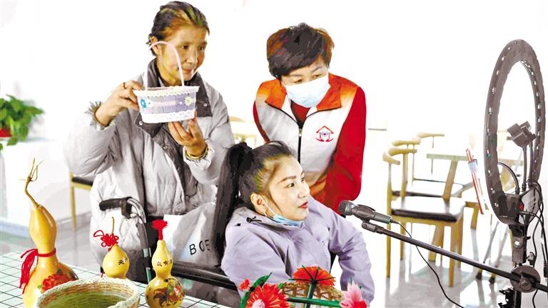 轮椅上“播”出精彩人生 张掖市高台县35岁桑丽梅身残志坚积极乐观面对生活