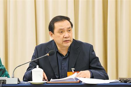 【两会连线】杨伟军代表：加大西部地区铁路建设力度