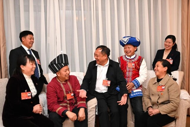 生活铺子丨两会书写的,也是越努力越幸运的故事