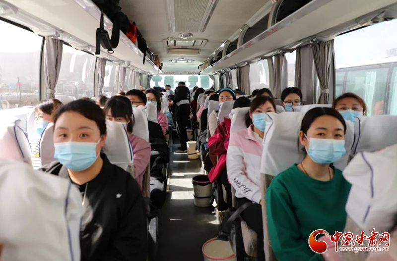 平凉静宁108名医护人员赴兰州、景泰支援抗疫