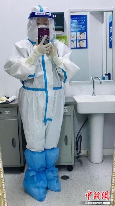 胡海航的母亲休息间隙。吉林市委宣传部供图 点击进入下一页