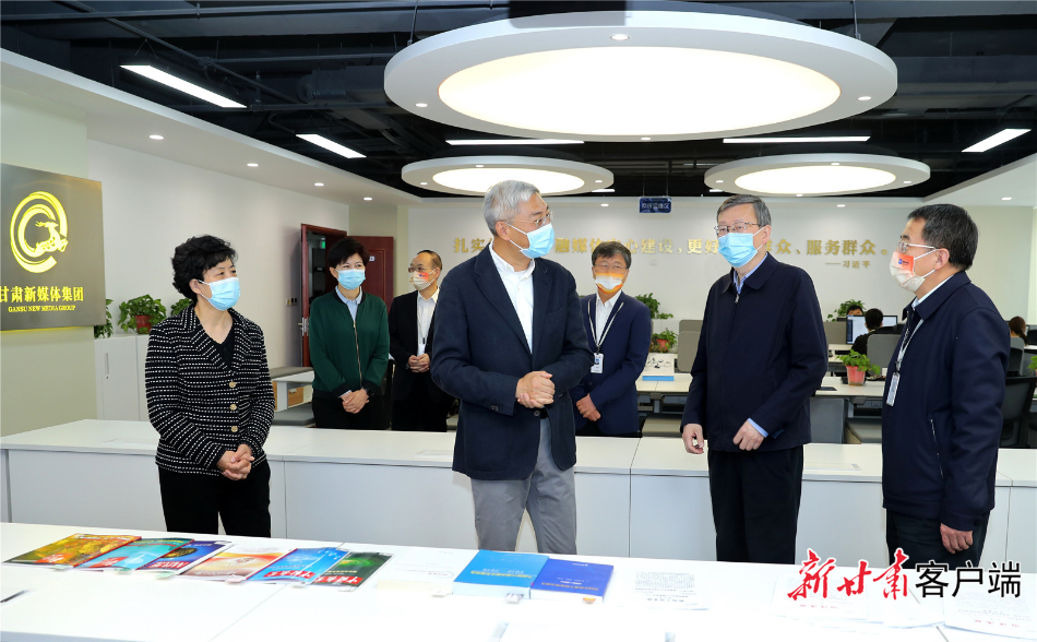 尹弘:不断壮大主流舆论推进文艺院团改革