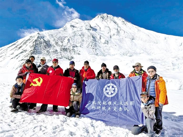 “巅峰使命”珠峰科考 为东绒布冰川进行全面“体检”