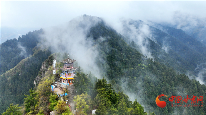 兰州榆中兴隆山：雨后烟景绿 晴天散馀霞