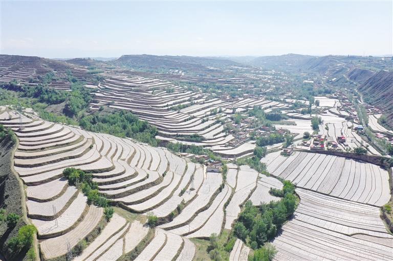 临夏州：从空中俯瞰广河县山乡
