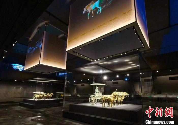 “青铜之冠——秦陵彩绘铜车马”展览。　秦始皇帝陵博物院供图