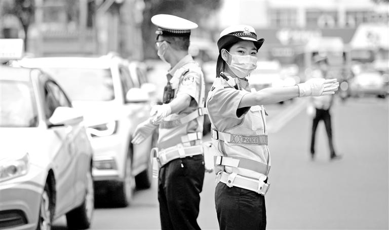 关注甘肃高考丨护航高考 兰州交警全方位服务考生