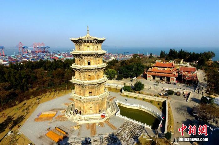 资料图:图为六胜塔,它是商舶由泉州湾主航道驶向内河港口的地标,也有护佑商旅的作用。 王东明 摄 资料图:图为六胜塔,它是商舶由泉州湾主航道驶向内河港口的地标,也有护佑商旅的作用。 王东明 摄