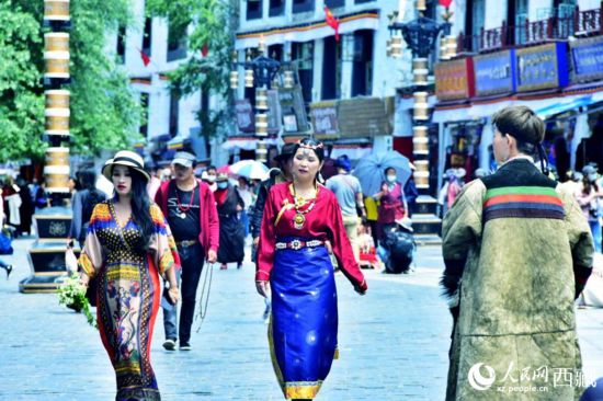 跟着总书记看中国·千家万户的事 西藏：生态美旅游旺文化兴 “三张答卷”话雪域发展