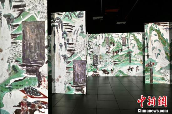多媒体展示作品“山水之间”。 李志华 摄