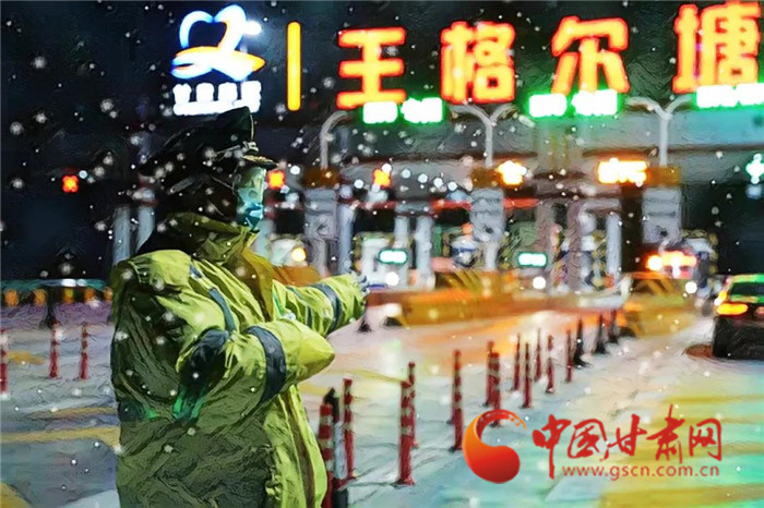 私家车非法安装警用灯具 兰州交警:罚款2000元
