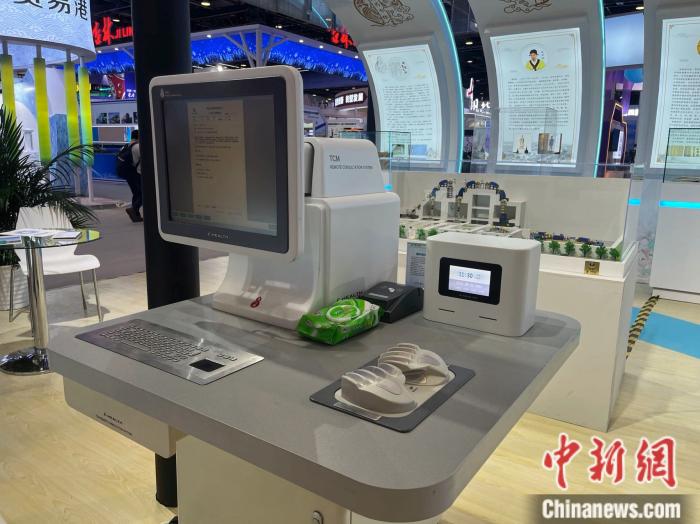 中医经络检测仪。 <a target='_blank' data-cke-saved-href='/' href='/' >中新网</a>记者 左宇坤 摄 中医经络检测仪。 <a target='_blank' data-cke-saved-href='/' href='/' >中新网</a>记者 左宇坤 摄