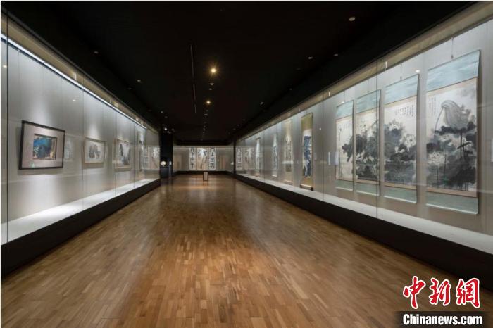 展出作品相对完整地涵盖了两位巨匠各个时期的创作面貌。 龙美术馆供图 展出作品相对完整地涵盖了两位巨匠各个时期的创作面貌。 龙美术馆供图
