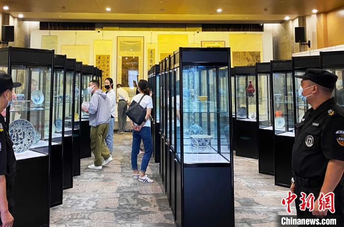 9月2日,江苏扬州“运河集粹”精品展开展,展出100余件(套)精品力作。 崔佳明 摄 9月2日,江苏扬州“运河集粹”精品展开展,展出100余件(套)精品力作。 崔佳明 摄