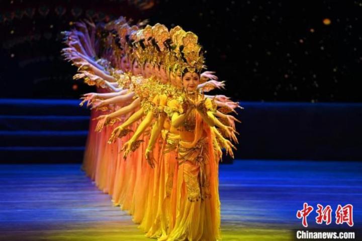 9月9日晚，第三届黄河之滨艺术节在甘肃兰州开幕，图为开幕式舞剧《敦煌神韵》。　李亚龙 摄