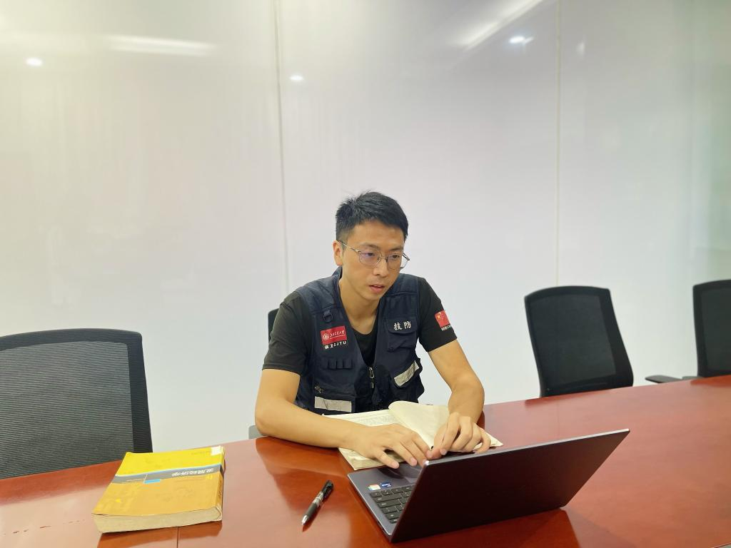 高校开学季,看外卖小哥、保安和核酸检测员的励志求学路