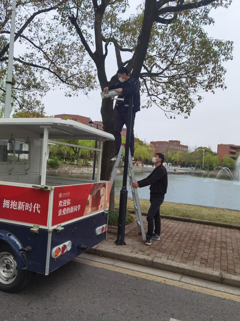 高校开学季,看外卖小哥、保安和核酸检测员的励志求学路