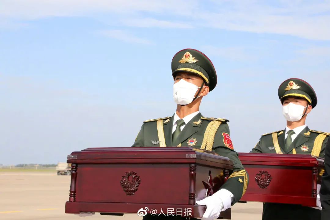 她说：“死都不怕，还怕什么？”