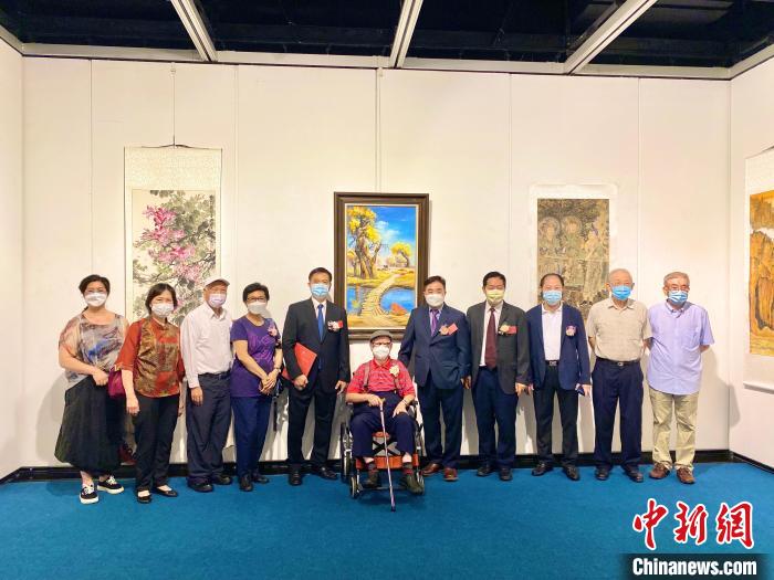 “东南·西北香港新疆书画交流展”19日在港开幕。　主办方提供