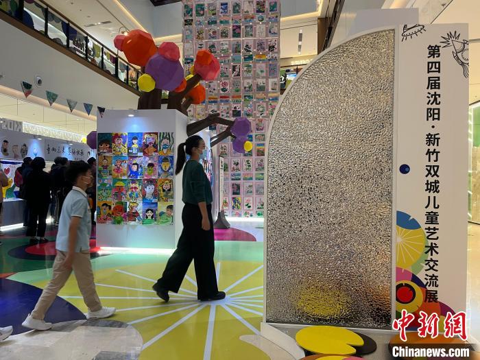 图为交流展现场。 李晛 摄 图为交流展现场。 李晛 摄