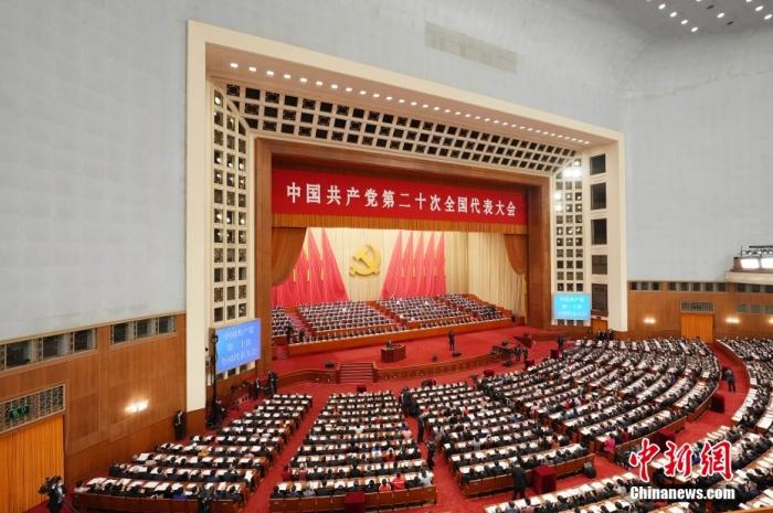 10月16日，中国共产党第二十次全国代表大会在北京人民大会堂隆重开幕。 <a target='_blank'  data-cke-saved-href='/' href='/'>中新社</a>记者 毛建军 摄