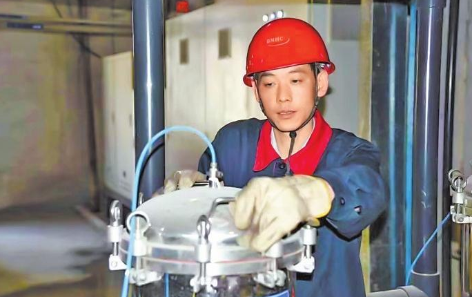 【代表连线】 张晓平 谱写当代产业工人奋斗之歌