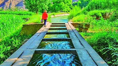 涓涓“幸福水” 滴滴润民心 涓涓“幸福水” 滴滴润民心