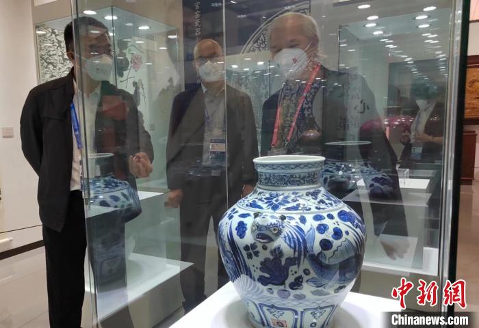 (第五届进博会)与进博会“美美与共”第五届进博会特设艺术精品专区