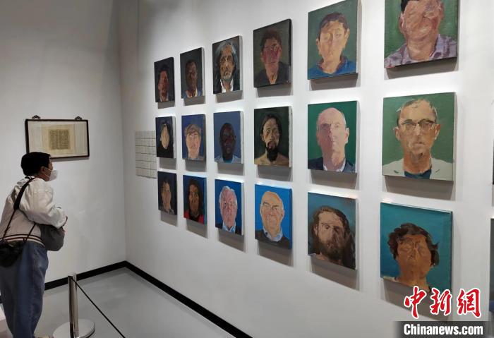 中国当代著名艺术家的作品亮相专区 姜煜 摄 中国当代著名艺术家的作品亮相专区 姜煜 摄
