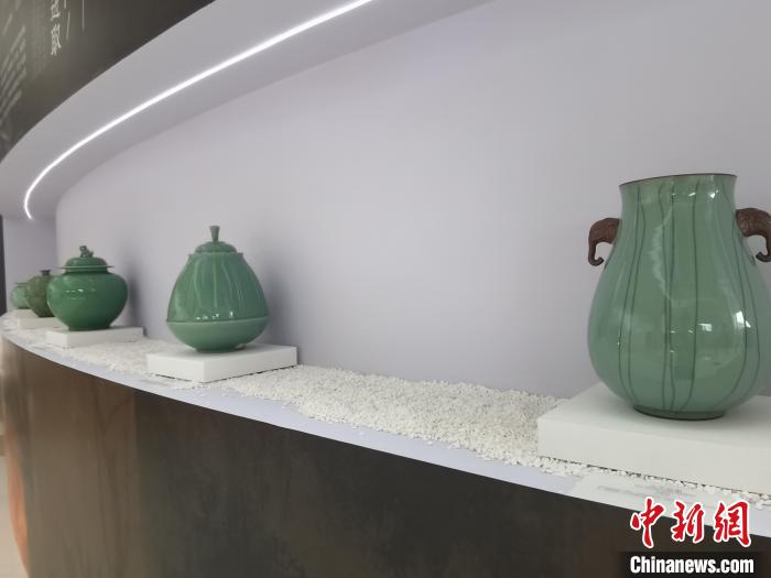 龙泉青瓷 周健 摄 龙泉青瓷 周健 摄