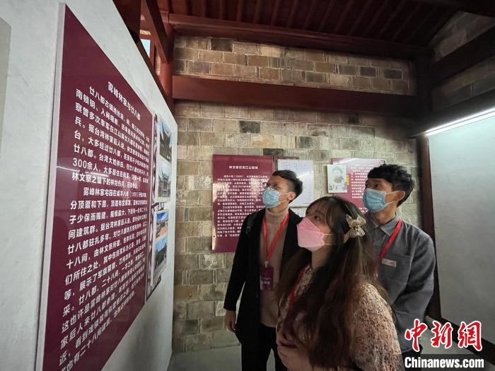 台青参观走访廿八都古镇。 张斌 摄 台青参观走访廿八都古镇。 张斌 摄