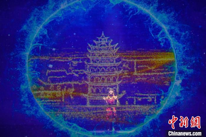 11月5日晚,由中外团队联合制作的亲子音乐舞台剧《敦煌奇妙夜》在天津上演。 <a target='_blank' data-cke-saved-href='/' href='/'>中新社</a>记者 佟郁 摄 11月5日晚,由中外团队联合制作的亲子音乐舞台剧《敦煌奇妙夜》在天津上演。 <a target='_blank' data-cke-saved-href='/' href='/'>中新社</a>记者 佟郁 摄