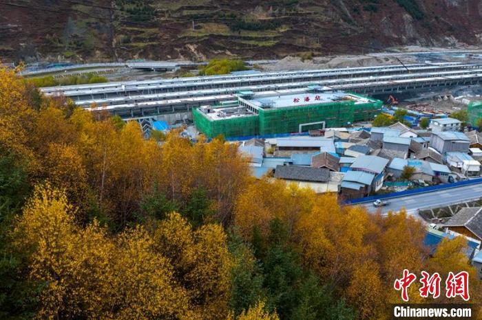 正在建设的成兰铁路松潘站。 刘忠俊 摄 正在建设的成兰铁路松潘站。 刘忠俊 摄