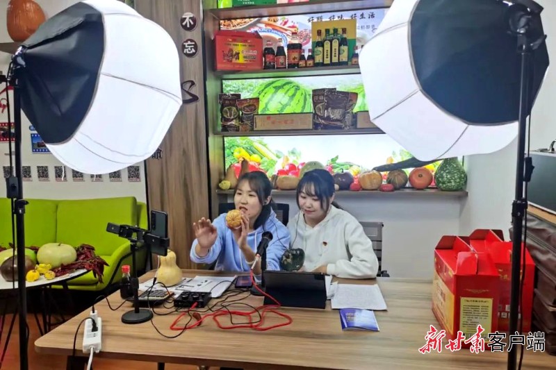《无极5网站_【甘快看】金塔：乡镇干部化身“带货主播” 开启助农“新时尚”》