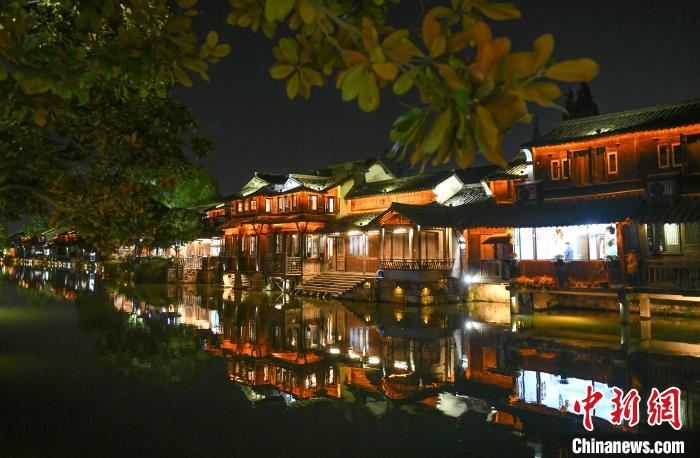 水乡乌镇夜景。 王刚 摄 水乡乌镇夜景。 王刚 摄