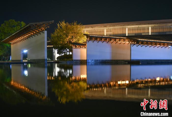 乌镇会议中心夜景。 王刚 摄 乌镇会议中心夜景。 王刚 摄